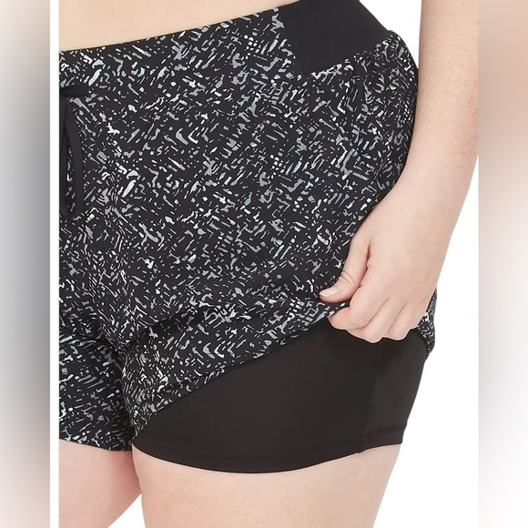 Livi Active Double Layer Active Shorts 22/24 - Picture 3 of 10